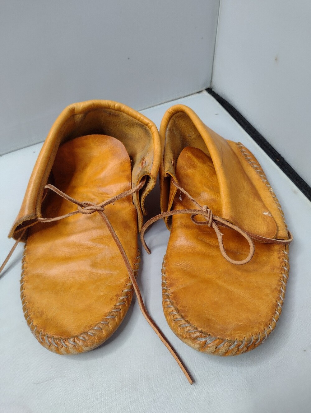 Oglala Sioux Indigenous Indians Moccasins Leather Tan Women 6.5 Slippers A10